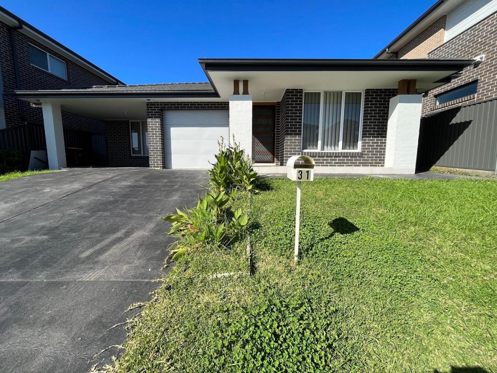 31 Willowdale Dr, Denham Court, NSW 2565