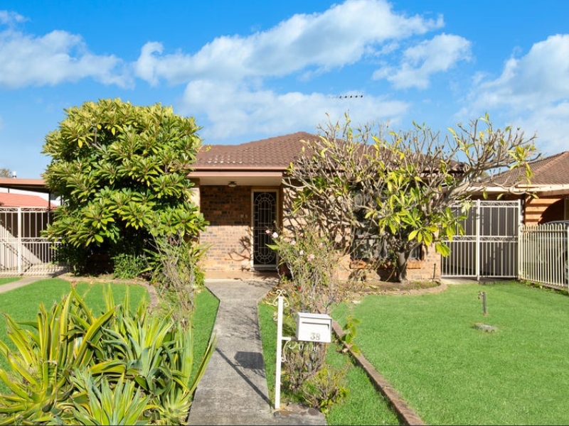38 Pleasant St, Bossley Park, NSW 2176