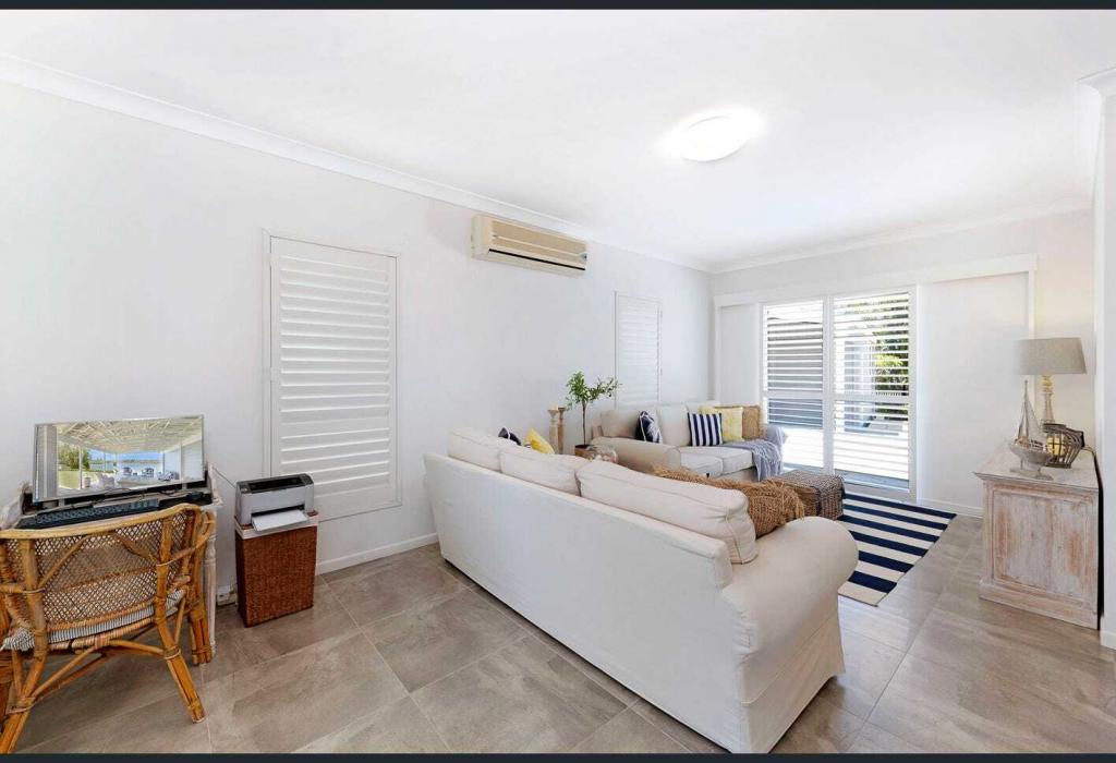 67 FAIRWAY DR, BARGARA, QLD 4670