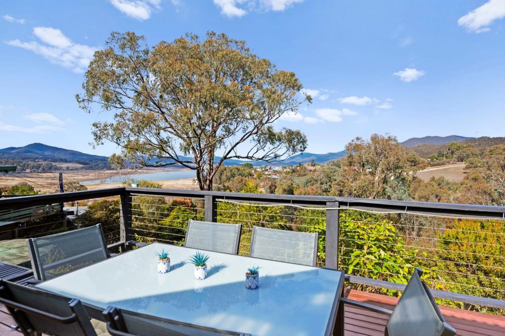 8 Broadwater St, Goughs Bay, VIC 3723