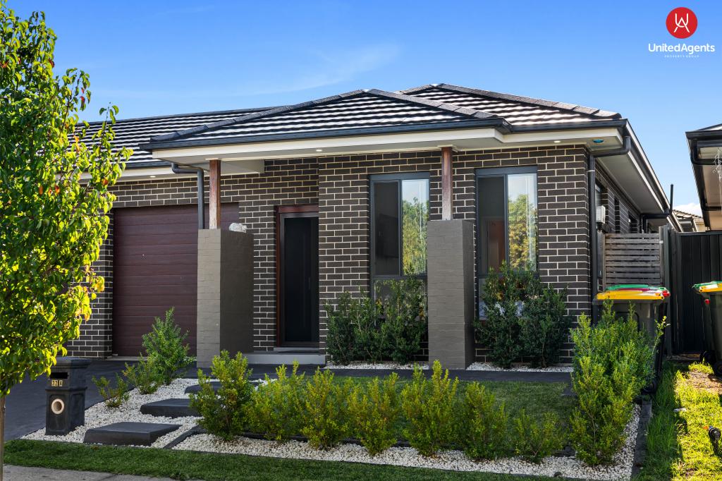 32A HINTON LOOP, ORAN PARK, NSW 2570