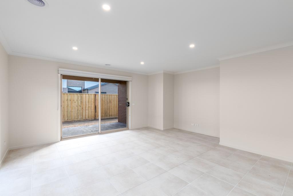 12 Chitwan St, Clyde North, VIC 3978