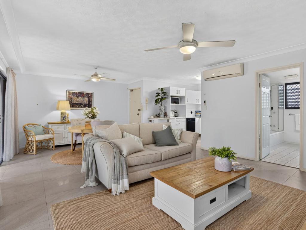 2/31 MIDDLE ST, LABRADOR, QLD 4215