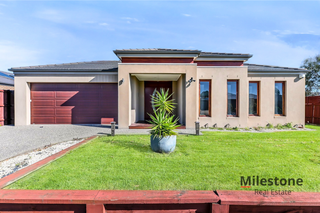 114 BROOKWATER PDE, LYNDHURST, VIC 3975