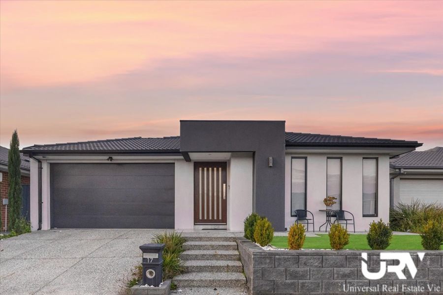 17 BLACKMORE RD, MICKLEHAM, VIC 3064