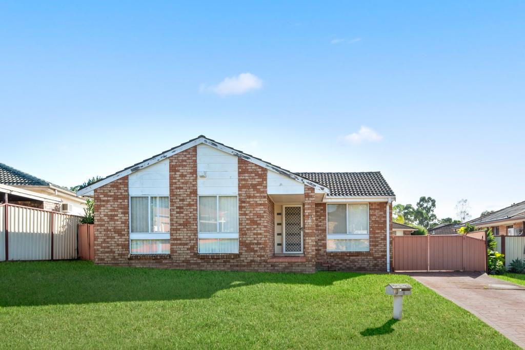 8 Danube Cres, Kearns, NSW 2558