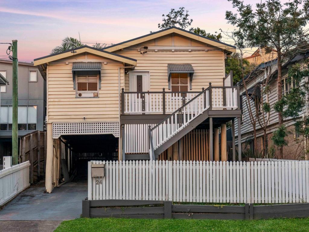 24 Boundary Rd, Camp Hill, QLD 4152