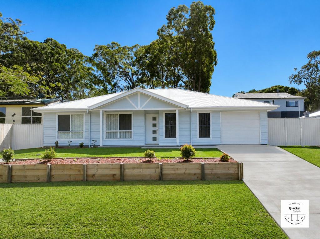 13 BRADMAN ST, RUSSELL ISLAND, QLD 4184
