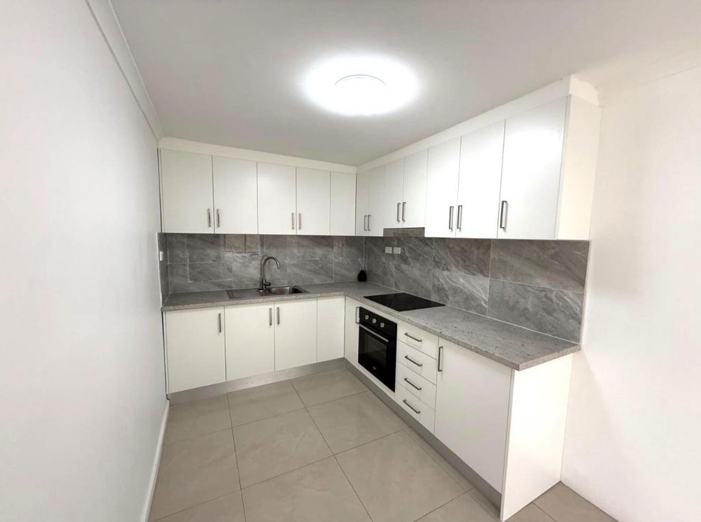 6B BELFIELD RD, BOSSLEY PARK, NSW 2176
