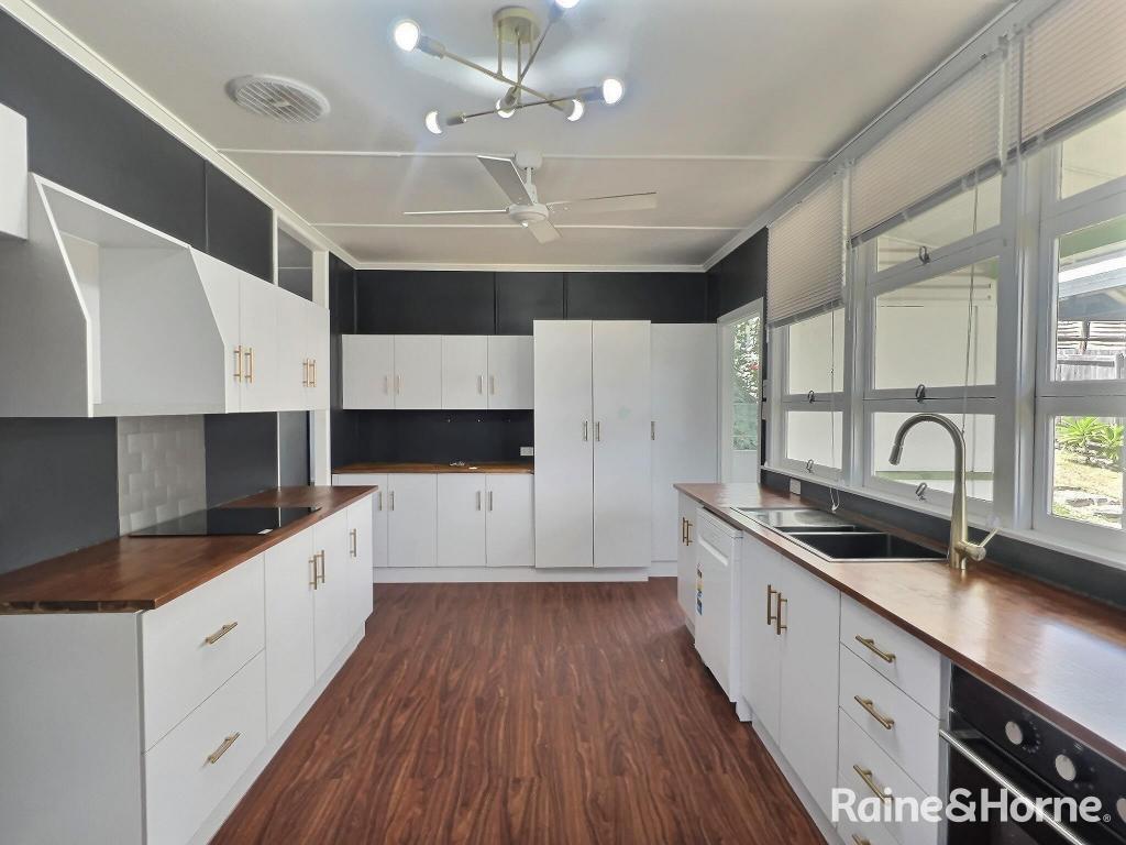 32 Higgins St, West Gladstone, QLD 4680
