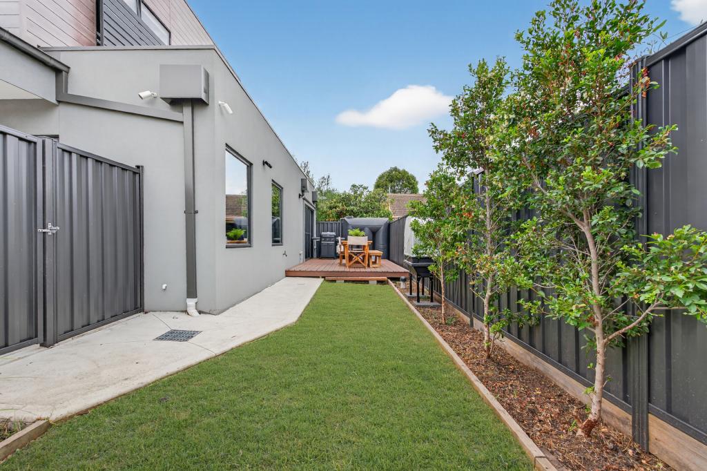 5 209 BDWY, RESERVOIR, VIC 3073