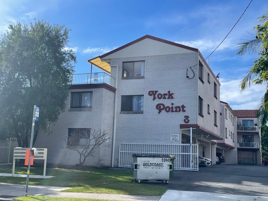 5/3 Ahern St, Labrador, QLD 4215