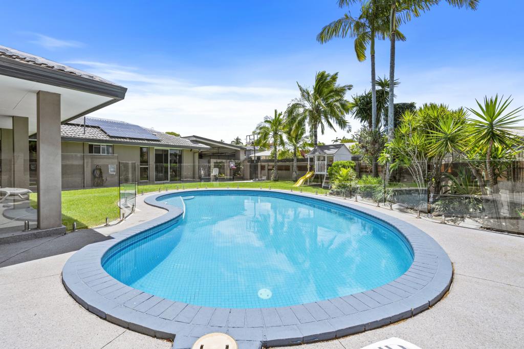 24 Dunkeith Ave, Benowa, QLD 4217