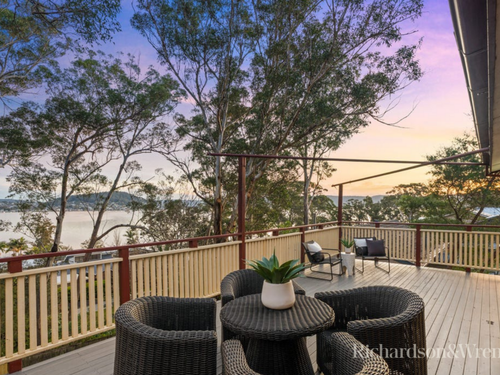 6 Lexington Pde, Green Point, NSW 2251