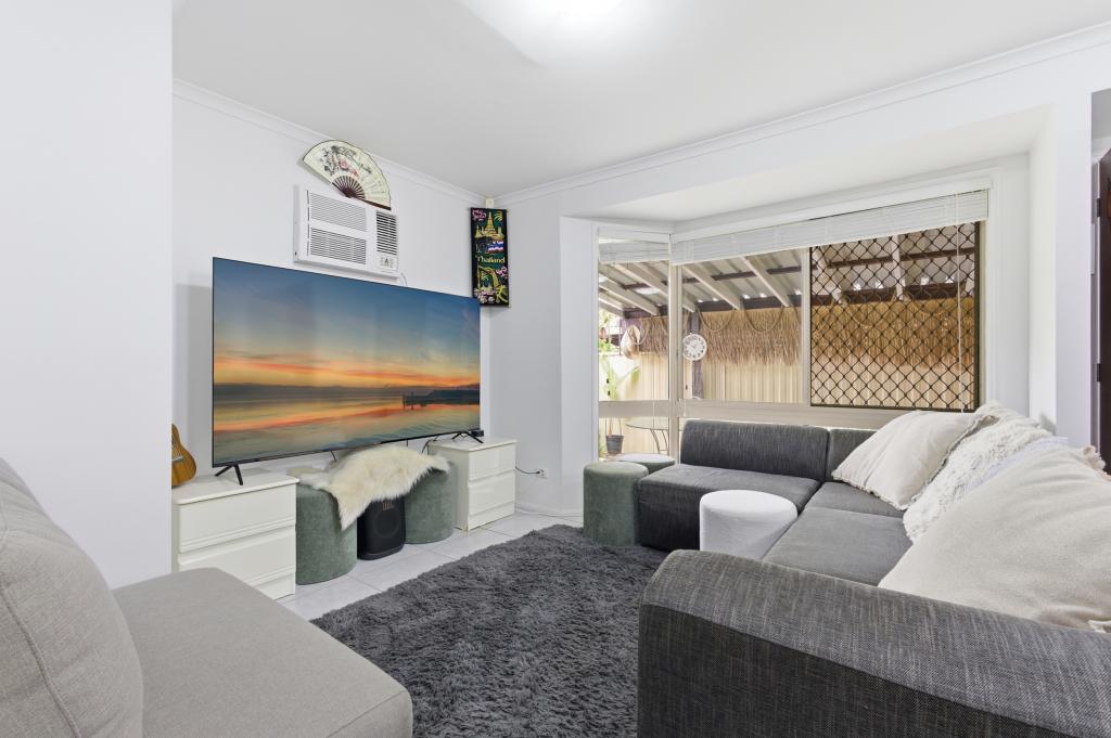 1/12 Avi Ct, Labrador, QLD 4215