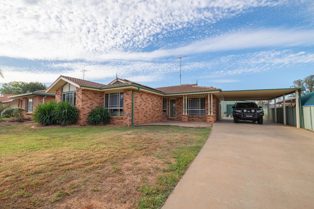 8 Ebelina Cres, Parkes, NSW 2870