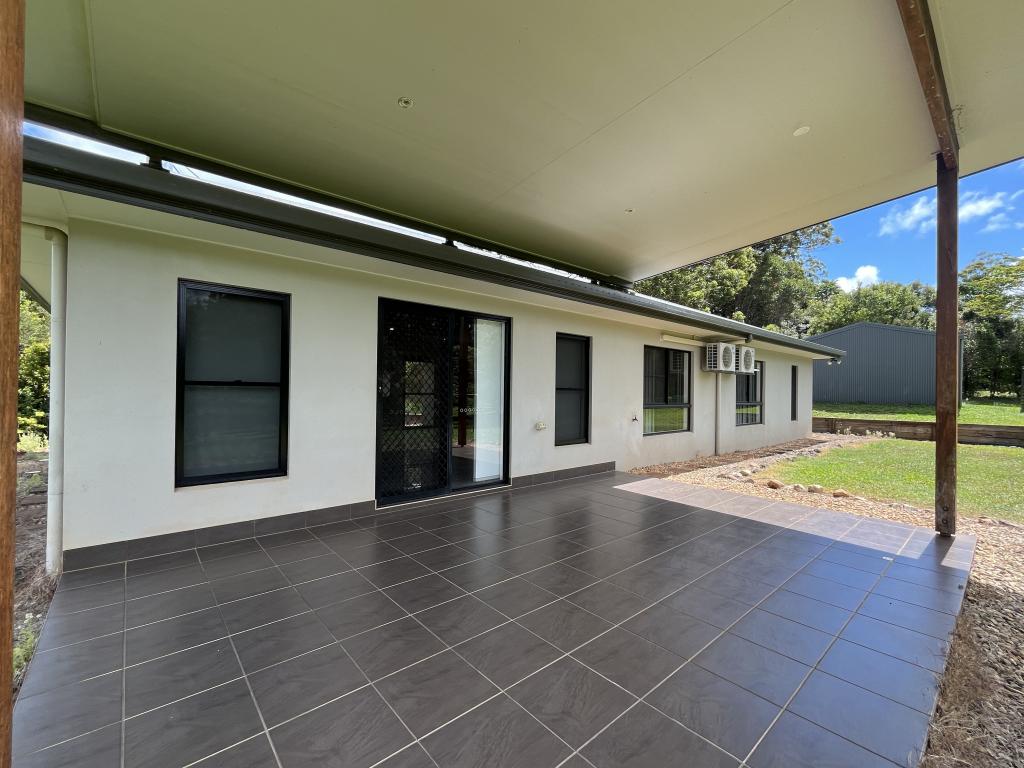 18 Russell Rd W, Lake Eacham, QLD 4884