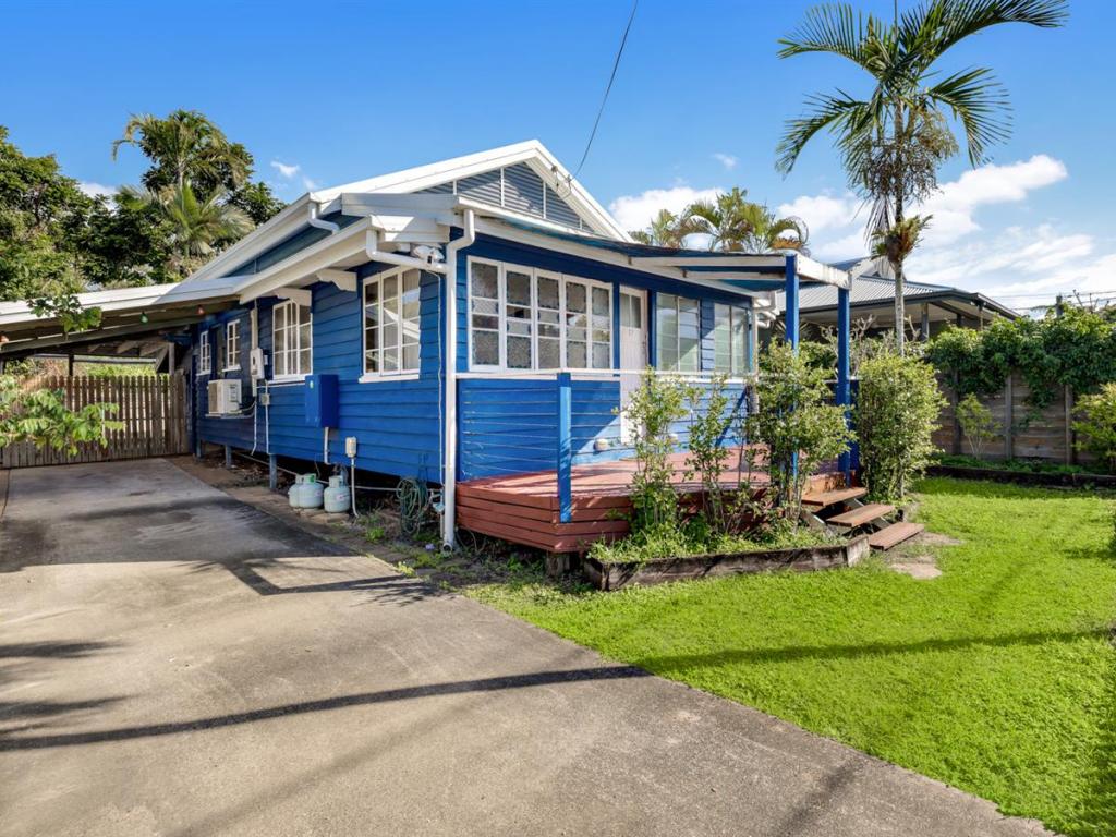 17 Machan St, Machans Beach, QLD 4878