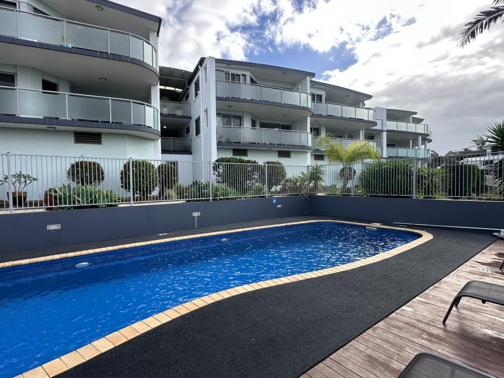 8/21 REDHEAD RD, HALLIDAYS POINT, NSW 2430