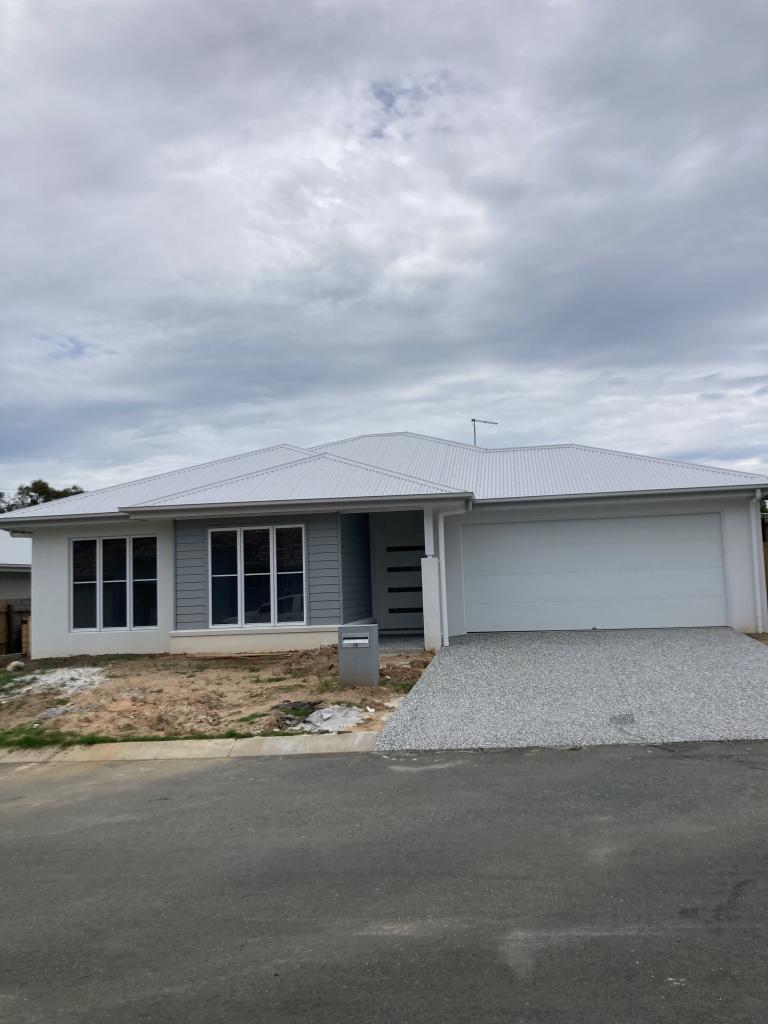 28 Bimbadean Cct, Southside, QLD 4570