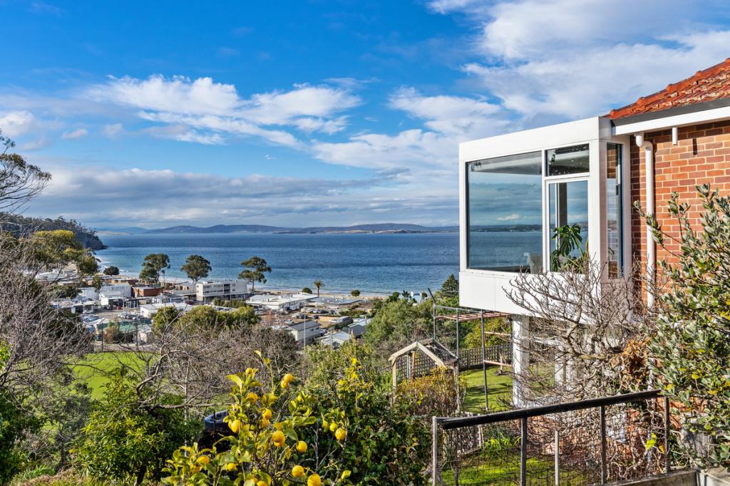 44 ROSLYN AVE, KINGSTON BEACH, TAS 7050