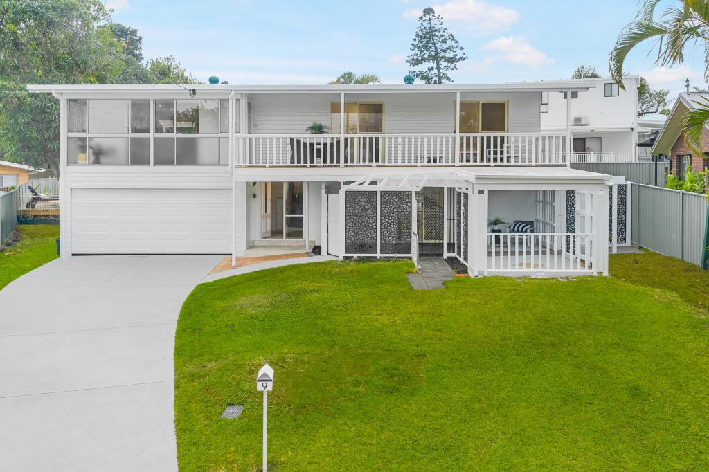 9 BEEKA ST, LABRADOR, QLD 4215