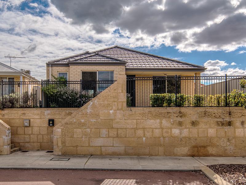 21 BLACKMORE WAY, WELLARD, WA 6170