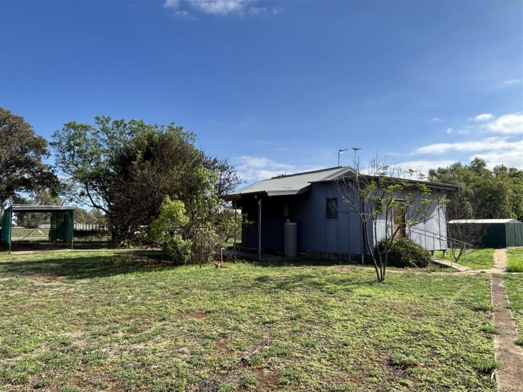 37 Rankin St, Oaklands, NSW 2646