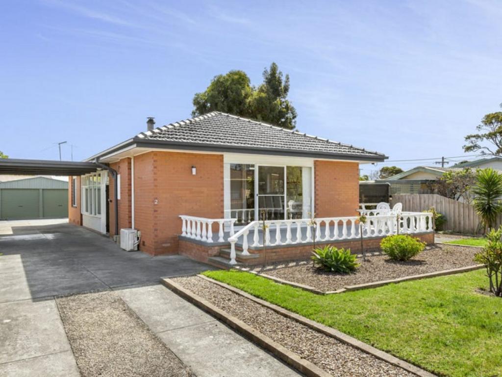 2 Coatsworth Ave, St Leonards, VIC 3223