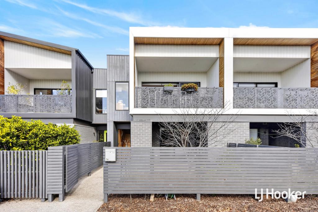 16 Broadside Walk, Point Cook, VIC 3030