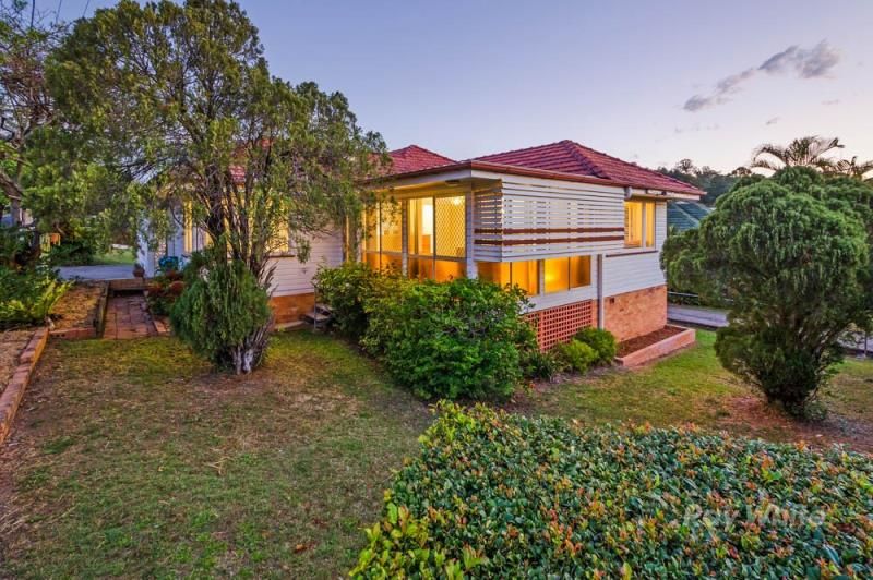 31 Seville Rd, Holland Park, QLD 4121