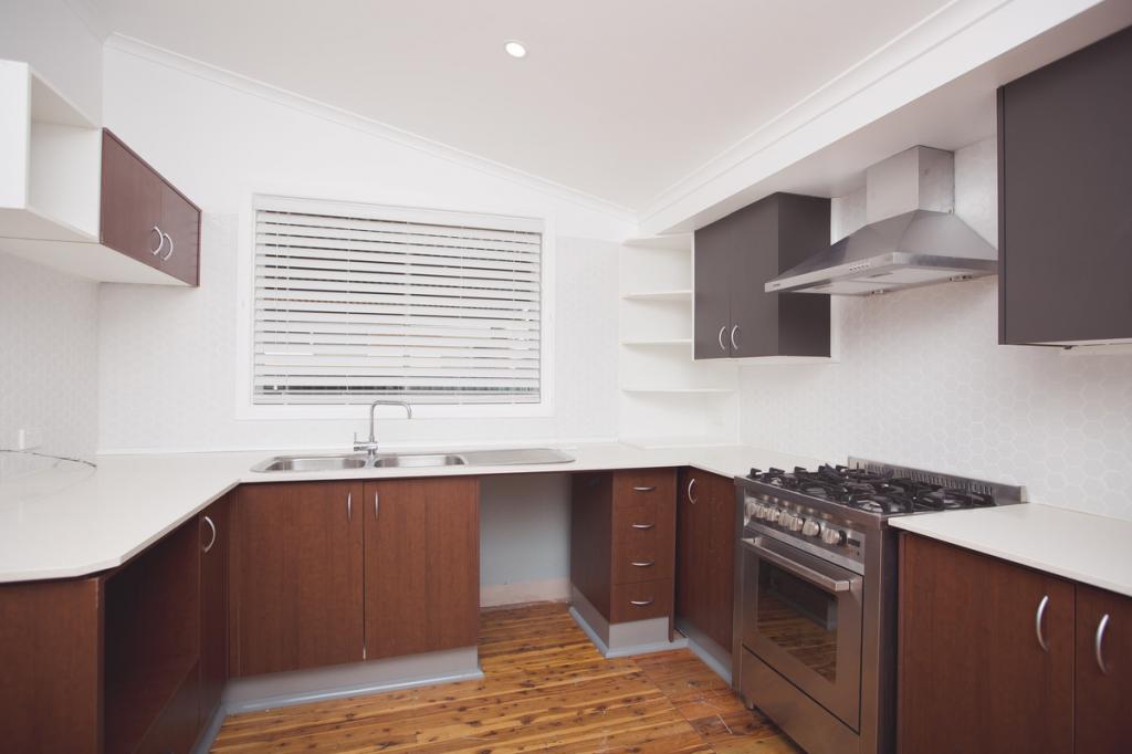 28 Couch Rd, Griffith, NSW 2680