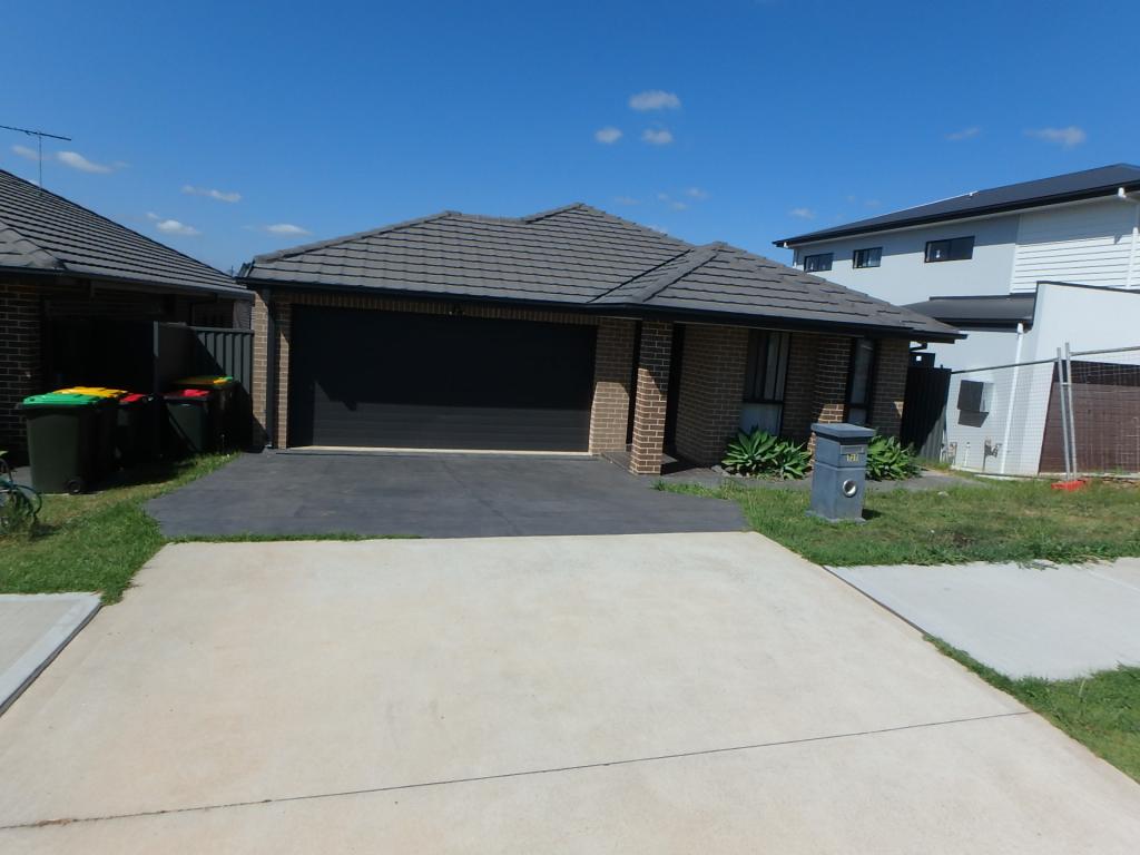 127 FLYNN AVE, MIDDLETON GRANGE, NSW 2171