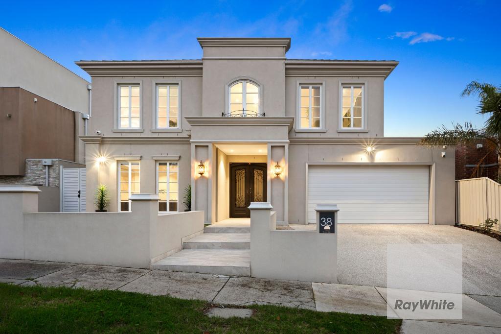 38 UNIVERSITY DR, MILL PARK, VIC 3082