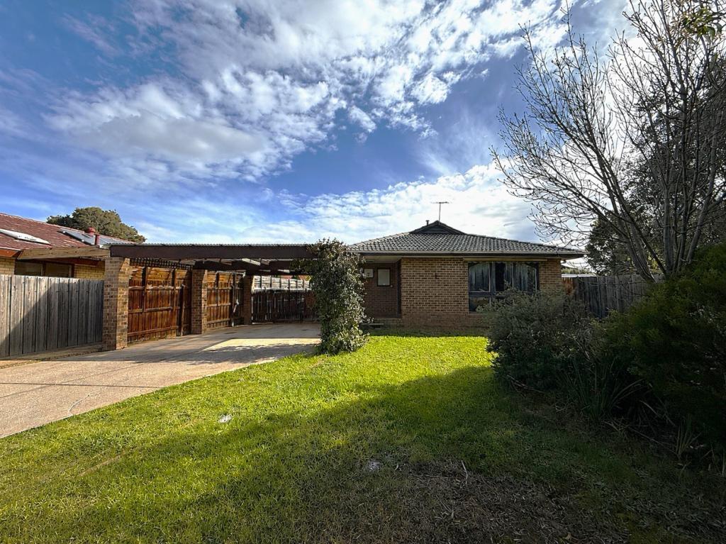 2 Wyatt Pl, Melton West, VIC 3337