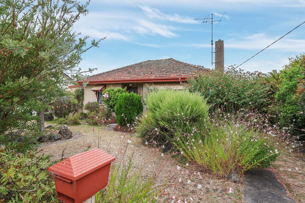 18 Churchill Sq, Colac, VIC 3250