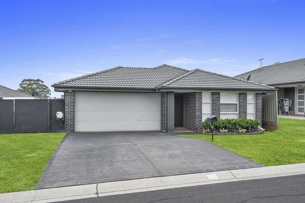42 Jubilee Cct, Rosemeadow, NSW 2560