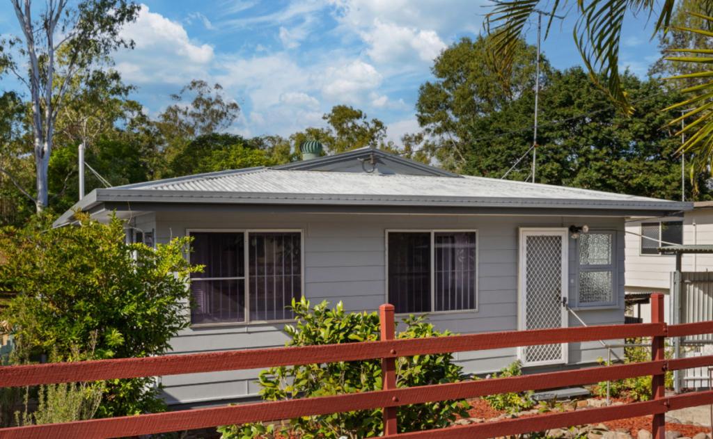 8 Robinson St, Brassall, QLD 4305