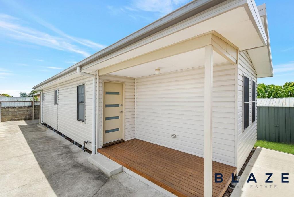 17A BROWN ST, SMITHFIELD, NSW 2164