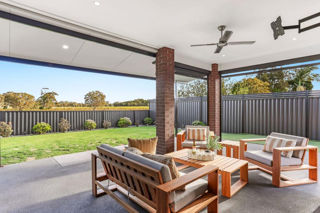 23 Esplanade, Jacobs Well, QLD 4208