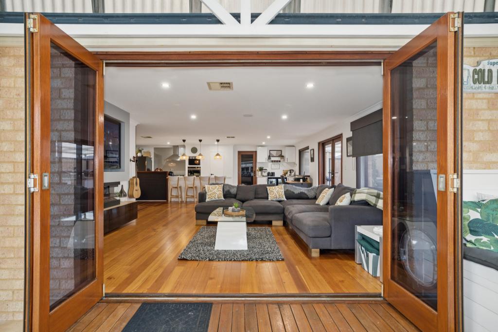 10 Dunmore St, Secret Harbour, WA 6173