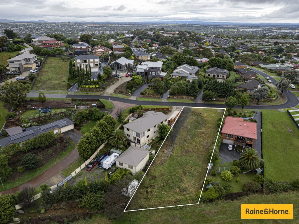 33 Highland Dr, Pakenham, VIC 3810
