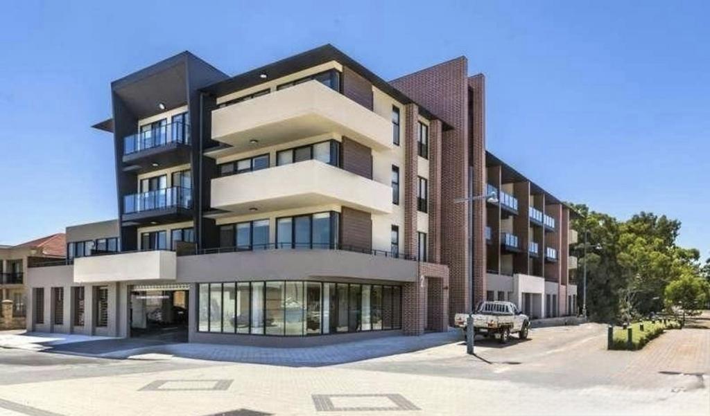 7/2 Marina Dr, Ascot, WA 6104