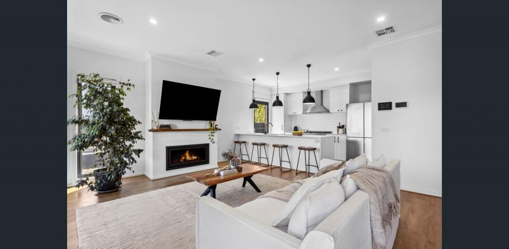60 Honeysuckle Lane, Woodend, VIC 3442