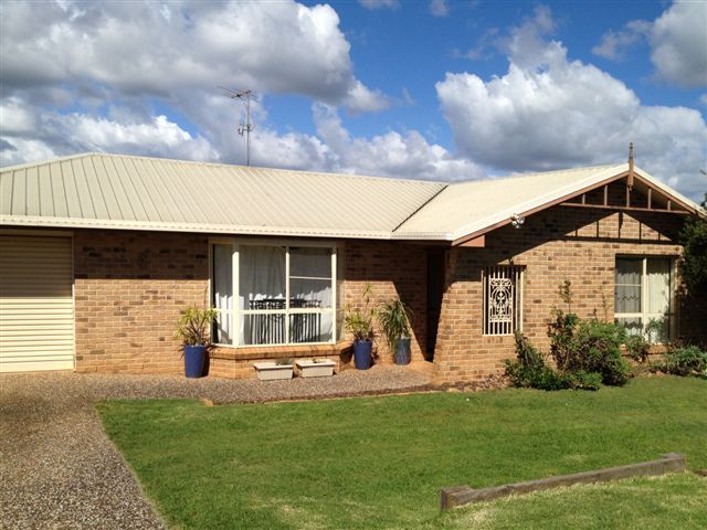 4 Muller St, Kearneys Spring, QLD 4350