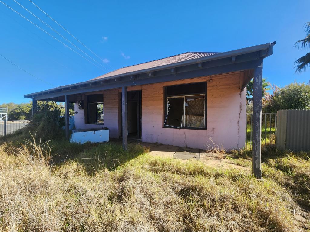 2 Welcome St, Parkes, NSW 2870