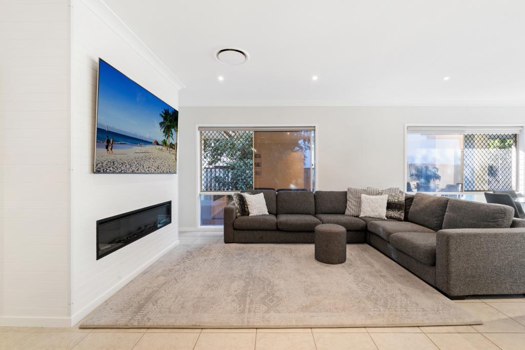 4 TWYNAM MEWS, PACIFIC PINES, QLD 4211
