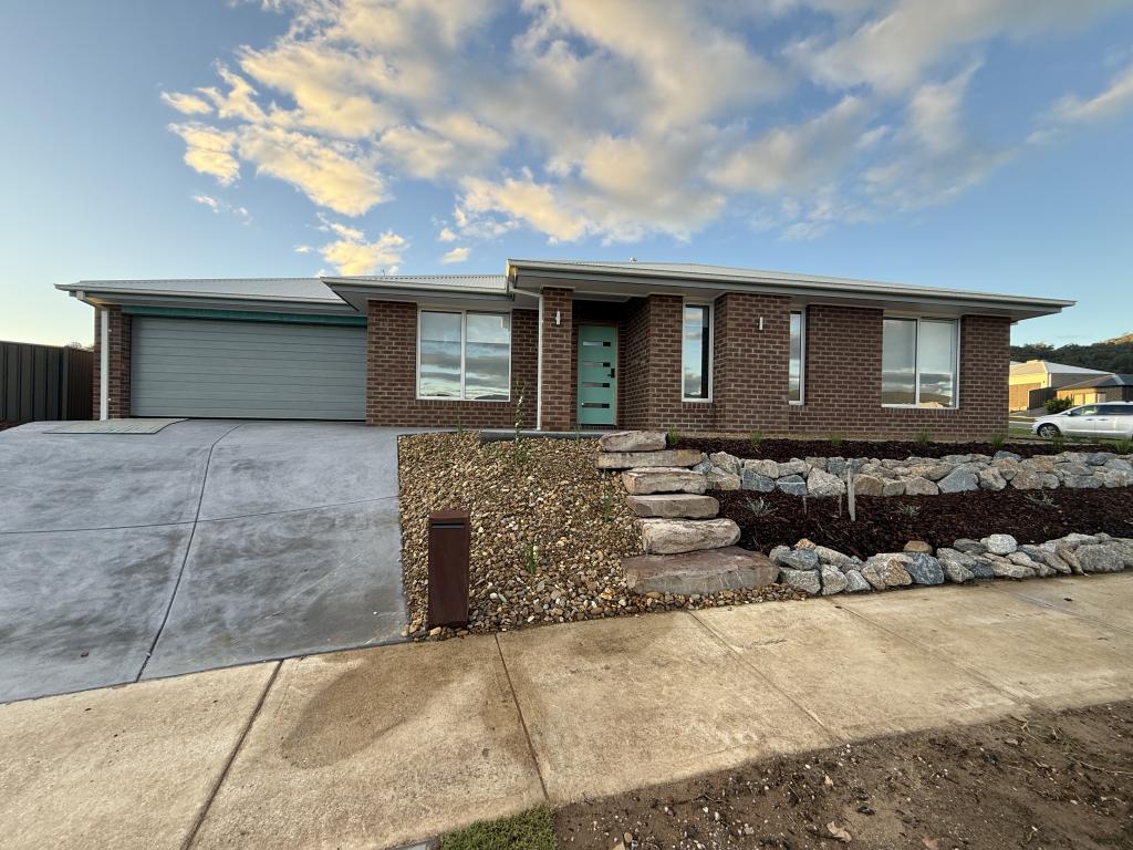 33 Hampshire Bvd, Leneva, VIC 3691