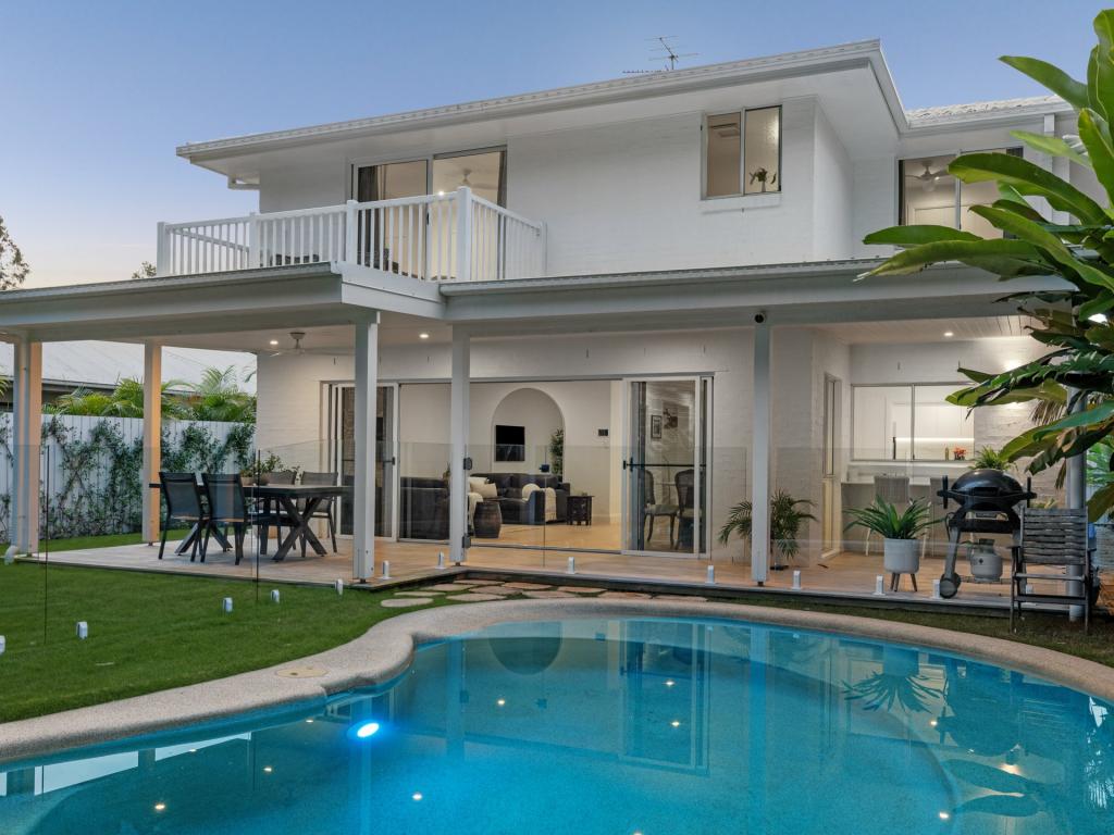 4 Baker-Finch Pl, Twin Waters, QLD 4564