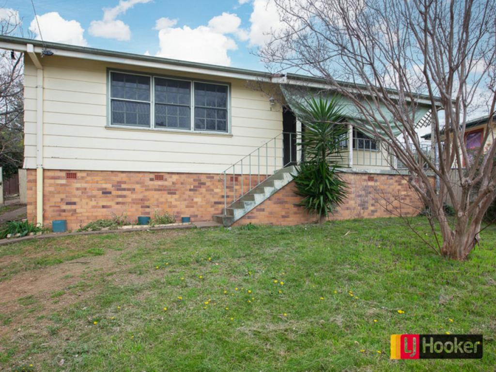 18 Fraser Cres, Oxley Vale, NSW 2340